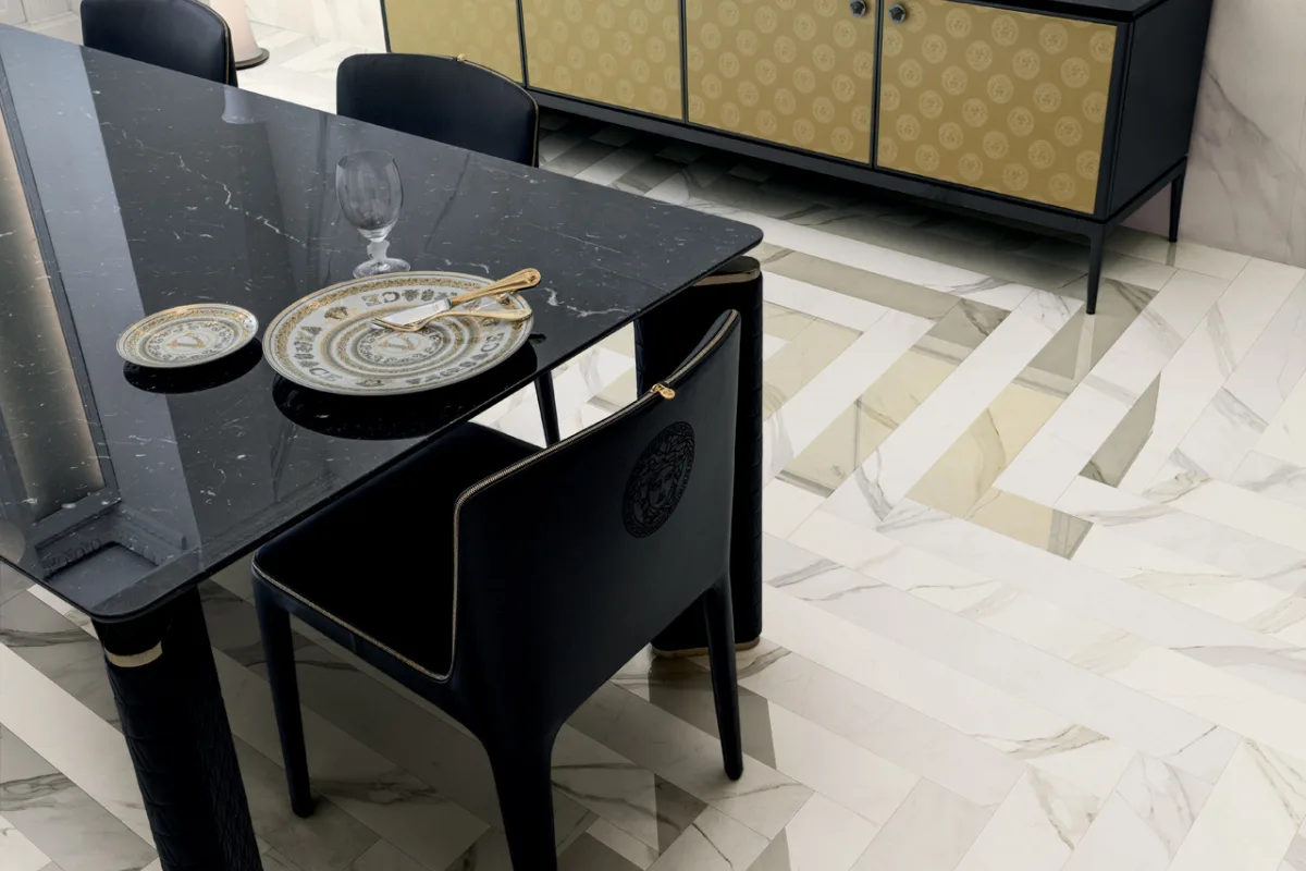 Wielkoformatowa powierzchnia o efekcie marmuru Calacatta w wykończeniu Lux 3D